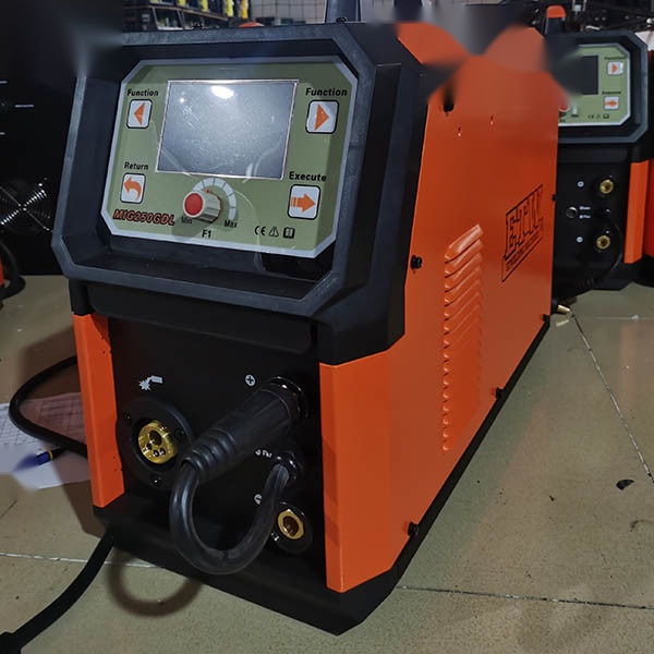 15KG Wire Spool Dual Pulse MIG Welder With 5 Inch LCD 250A Emperage